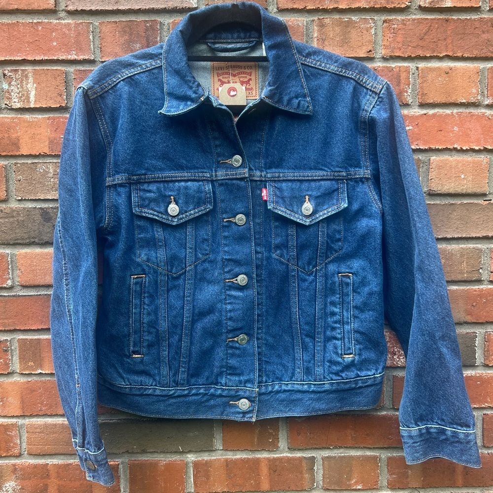 Hand-Painted Levi’s Denim Jacket with Rooster Design - Picture 2 of 4